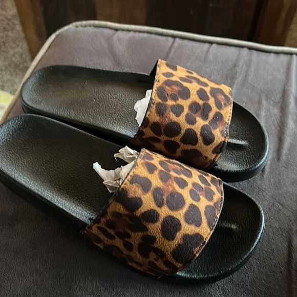 Leopard printed flat sandals  - Picture 5 of 6